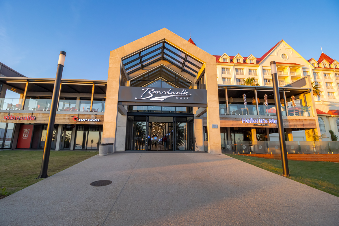 Bord Exterior Morning Mall 01 Web