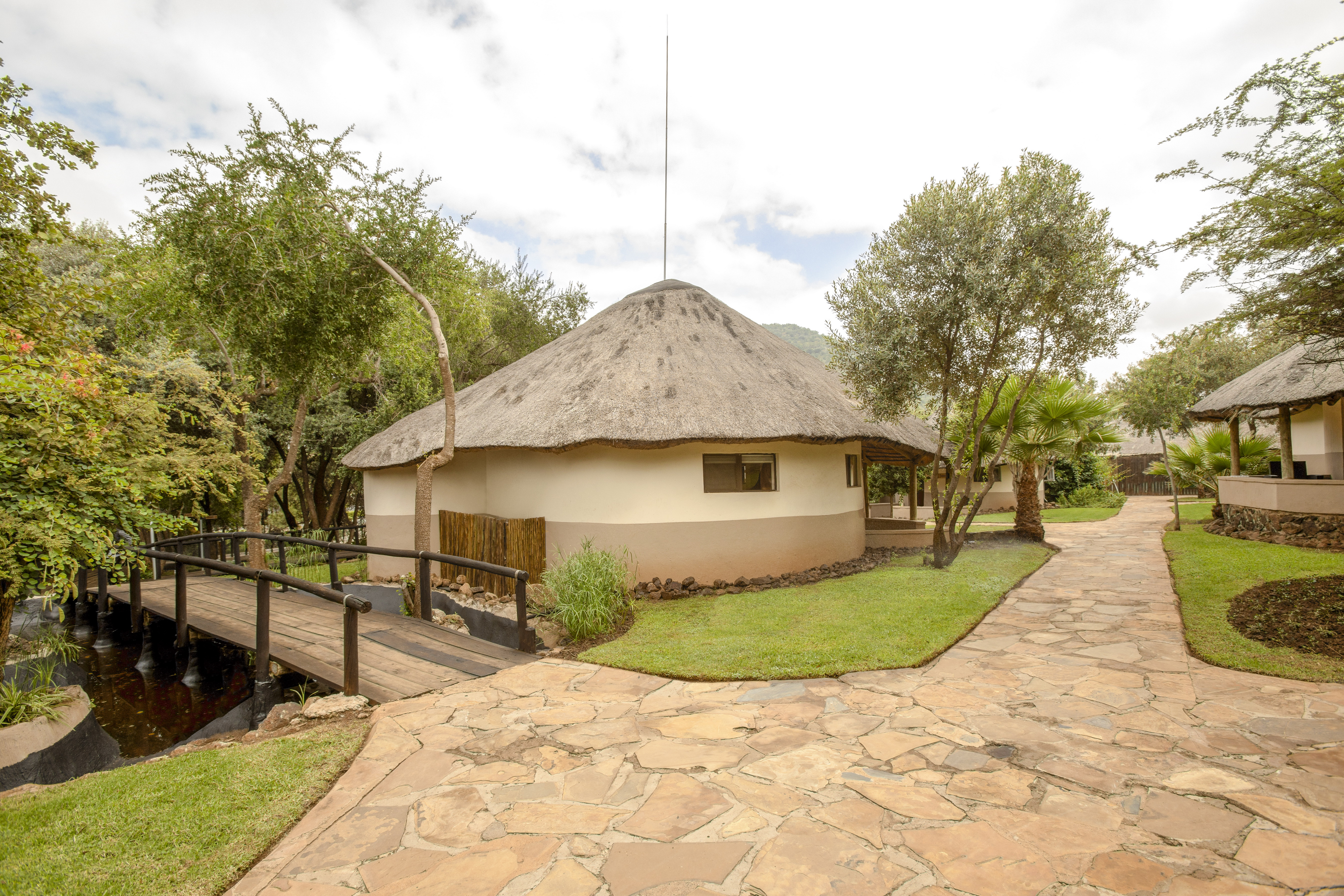 Sun City Bush Bungalows Gardens 8606 1