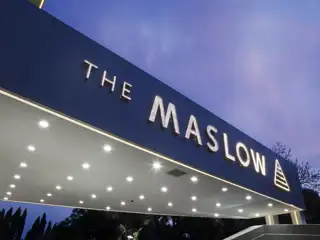 Maslow Porte Cochere Entrance Exterior Img 8553