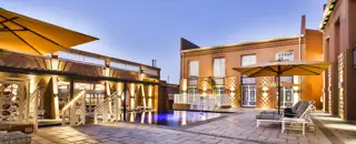 Mero Pool Hotel Exterior 4