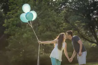Sun Celebrations Couple Kissing Blue Balloons