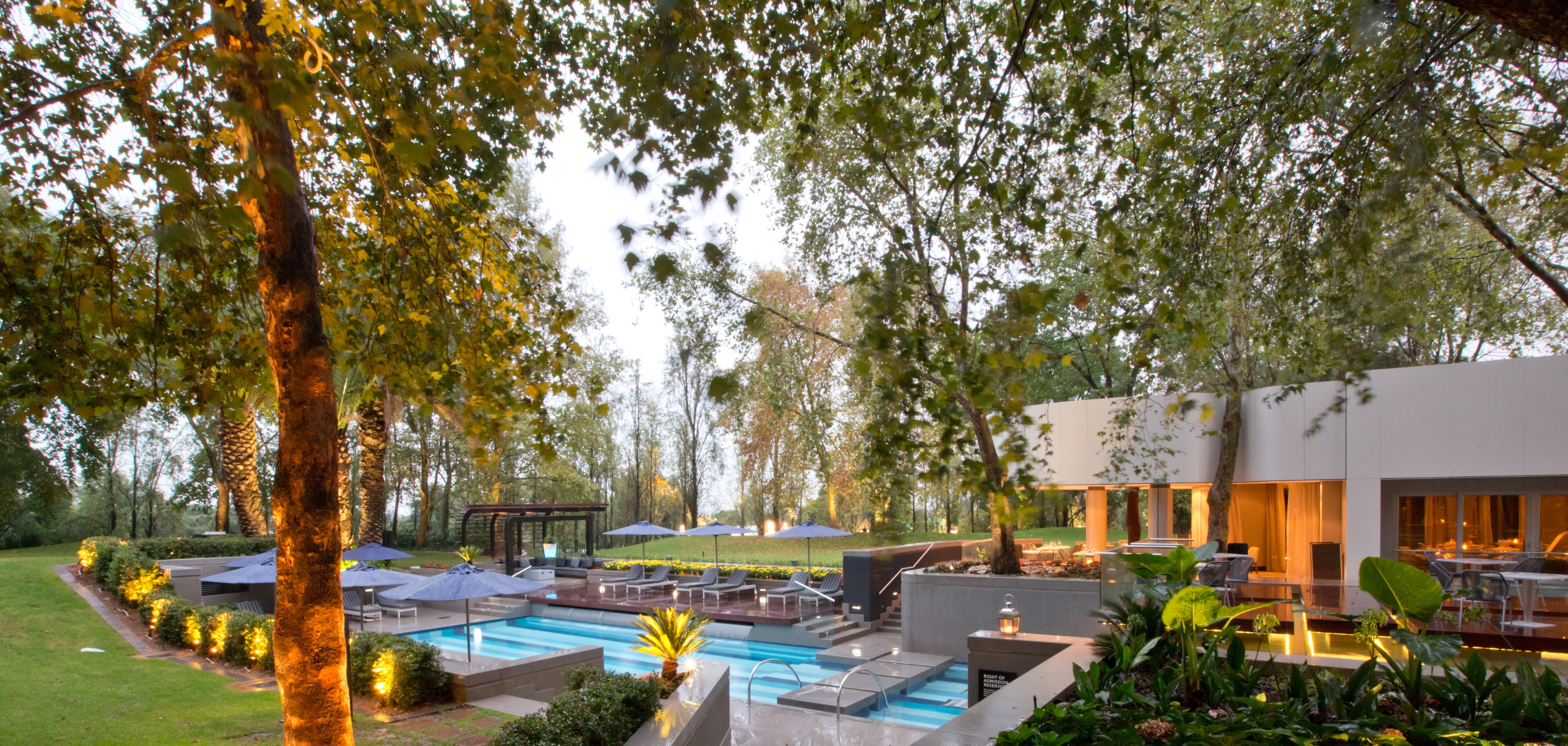 Maslow Pool 7050