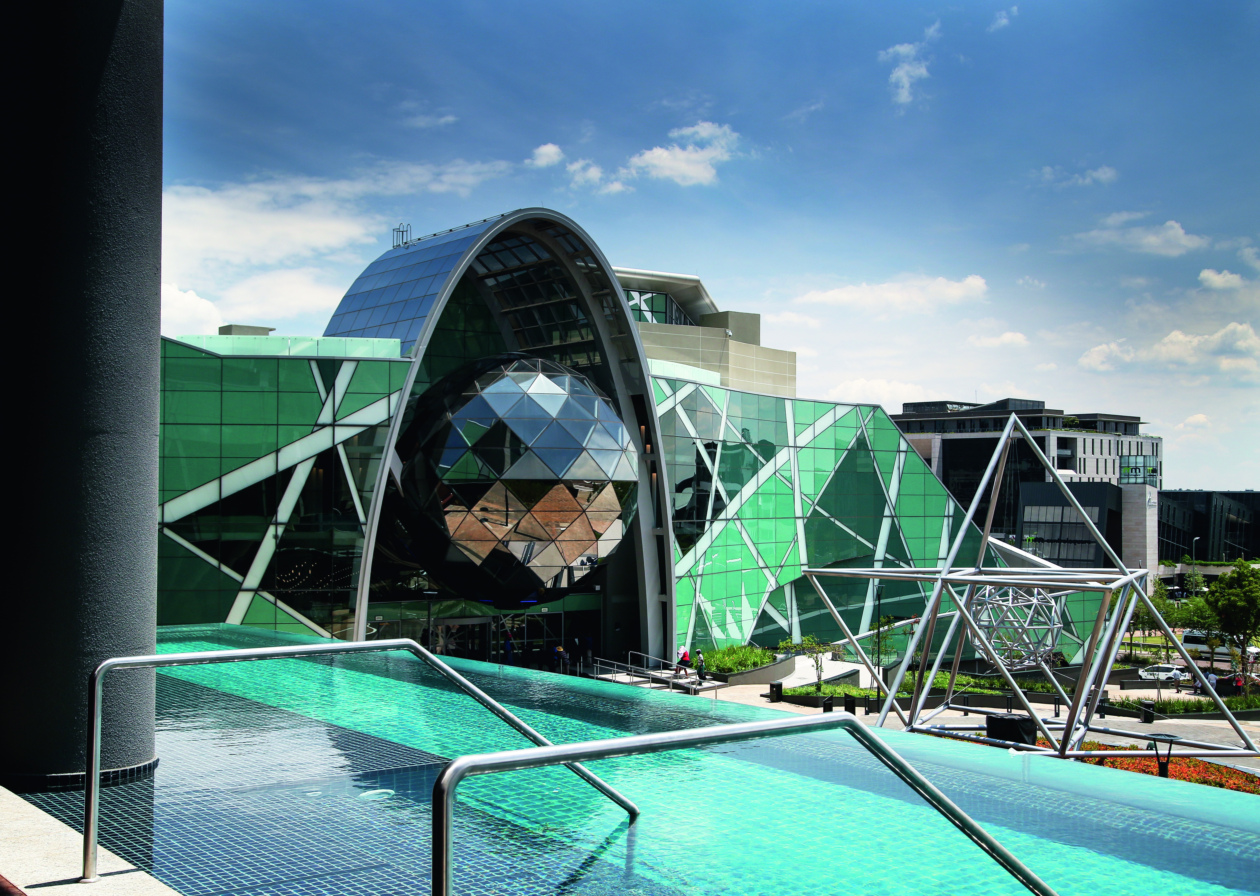 The Maslow Time Square Infinity Pool On 1St Floor Pooldeck Overlooking Sunstar And Exterior 127A5332
