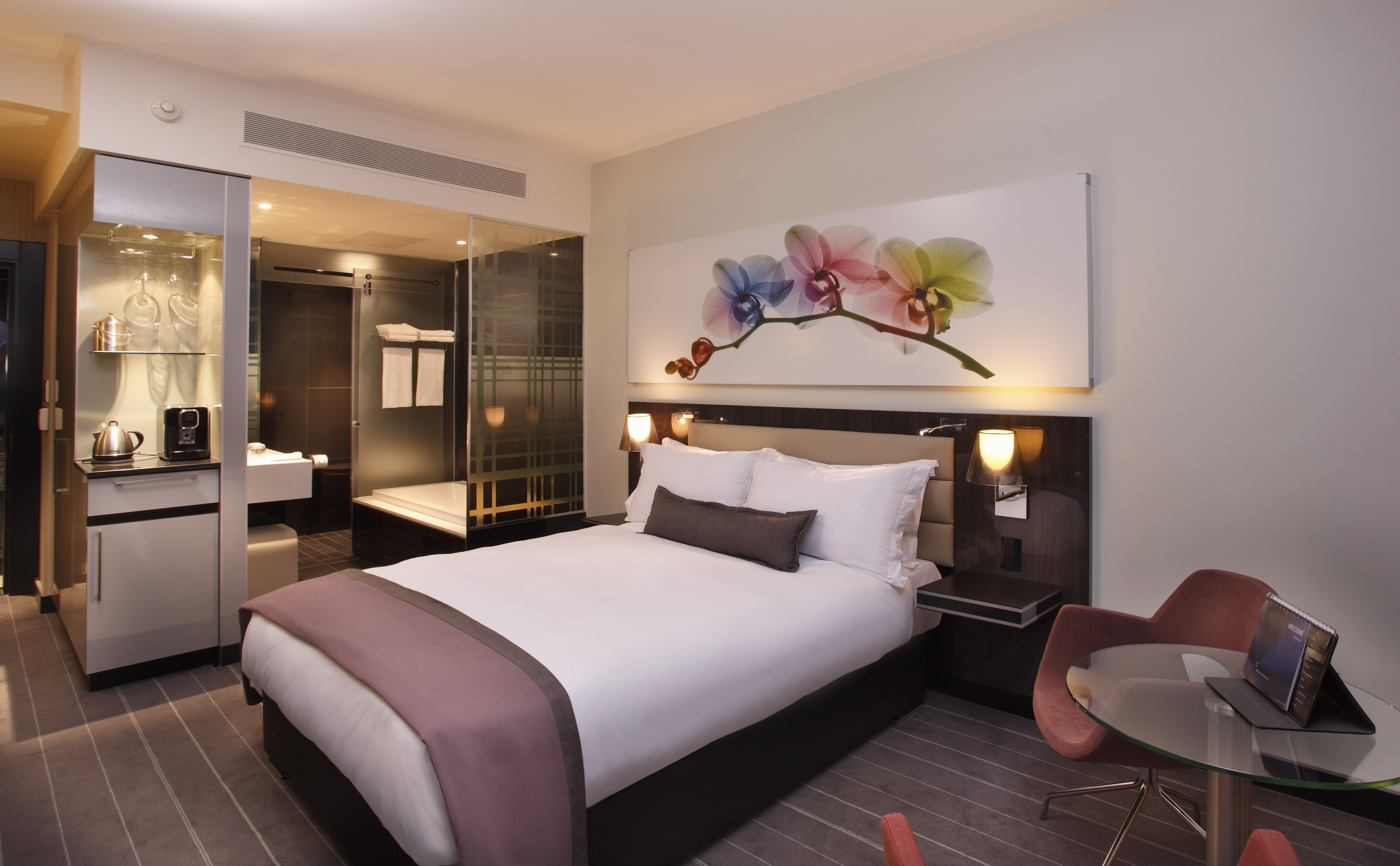 The Maslow Luxury Queen Room 05