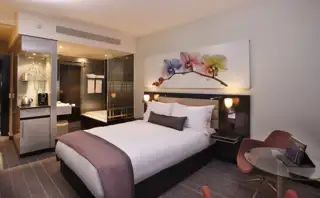 The Maslow Luxury Queen Room 05