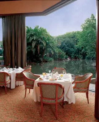 Sun City Cascades Peninsula Restaurant 1091