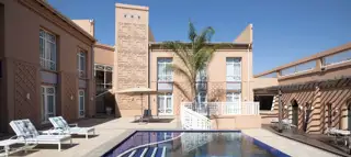 Mero Pool 82