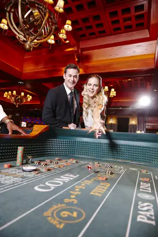 Gran Casino Craps Couple